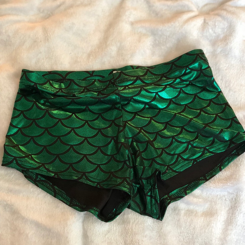 High waisted shorts! Like NEW!